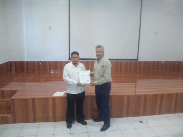 EL DR. FACUNDO SÁNCHEZ GUTIÉRREZ RECIBE NOMBRAMIENTO COMO ENCARGADO DE LA DIRECCION DE FACULTAD MAYA.